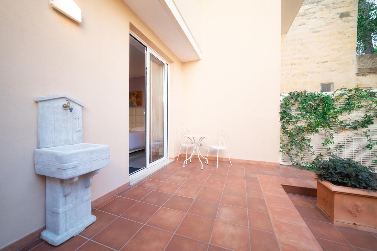 Il Cortile Delle Esperidi Apartment Lecce Exterior photo